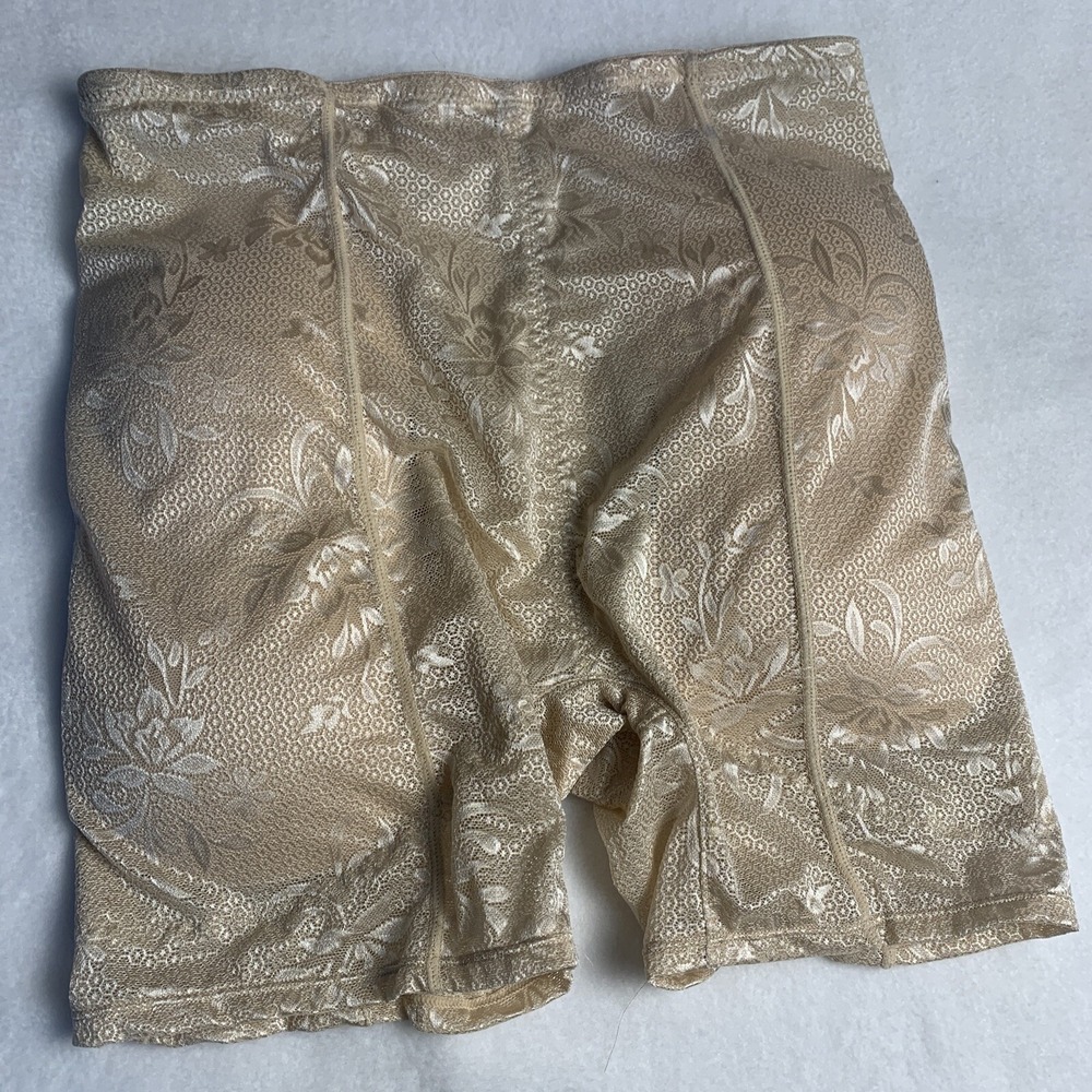 NWT Q-T Intimates Beige Nude Body Shaper Shorts Shapewear Booty Pads Size 1X XL‎